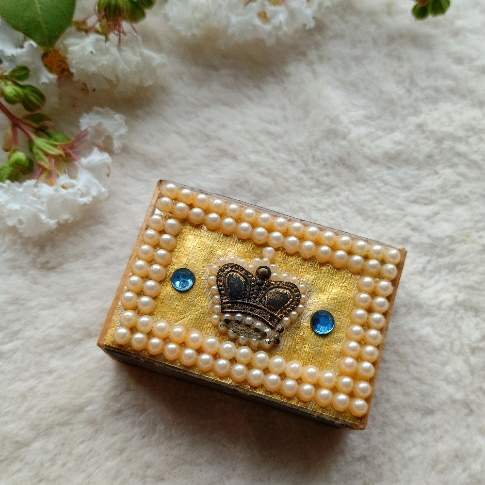 Vintage handmade regency style art match box w 2 matches, Regency Core, Kitsch